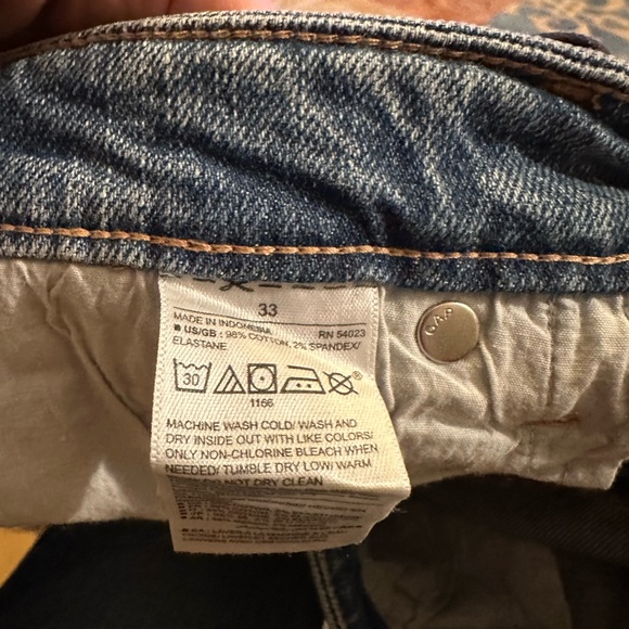 NEW w Tags - GAP girlfriend Crop Jeans Size 33- (20” ax at the waist) - Picture 6 of 14